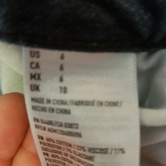 Shorts - Picture 3 of 3